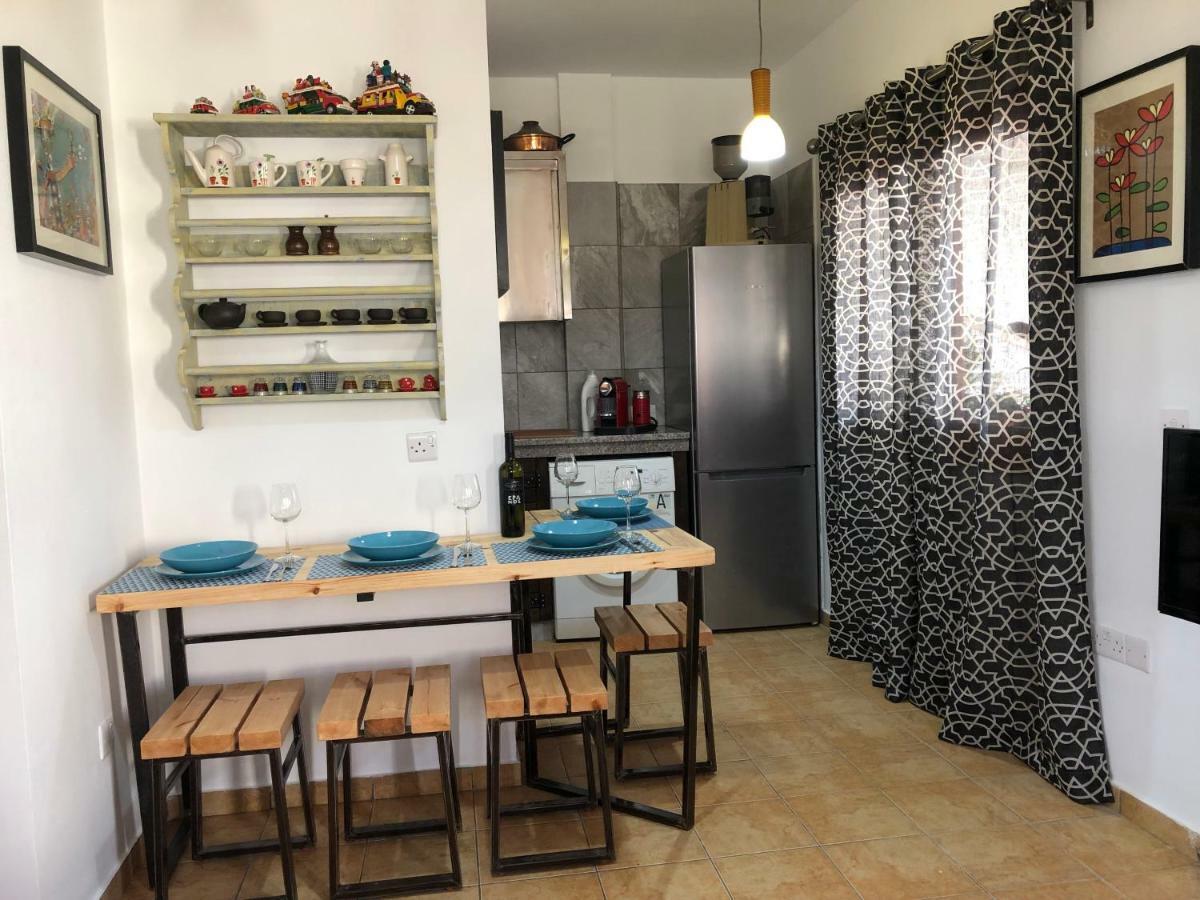 Mp Cozy Apartment Near The Sea Paphos Bagian luar foto